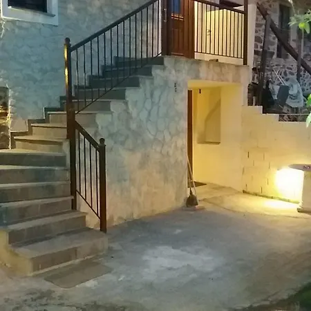 Marianthi's Stone House- Studio2 Apartment Metagkitsi