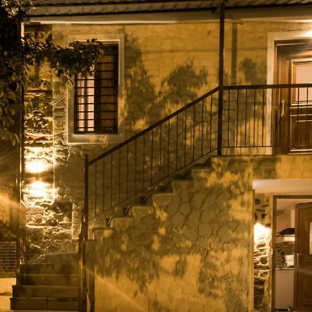 Marianthi's Stone House- Studio2 Apartment Metagkitsi